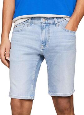 Bermuda Tommy Jeans Scanton in Hellblau für Herren.