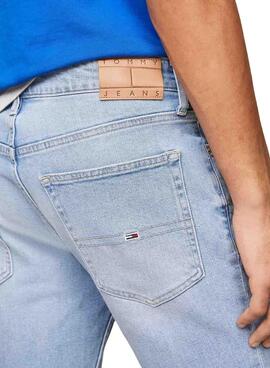 Bermuda Tommy Jeans Scanton in Hellblau für Herren.