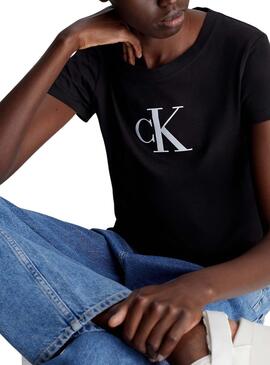 T-Shirt Calvin Klein Satin Slim Schwarz für Frauen