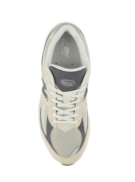 Sneaker New Balance M2002 Beige und Grau für Herren.