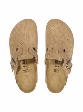 Bitte geben Sie mir nur die Übersetzung ins Deutsche von: Birkenstock Boston Perforated Camel Clogs.