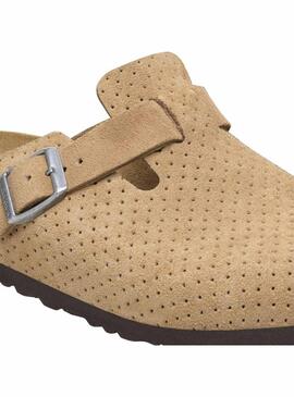 Bitte geben Sie mir nur die Übersetzung ins Deutsche von: Birkenstock Boston Perforated Camel Clogs.