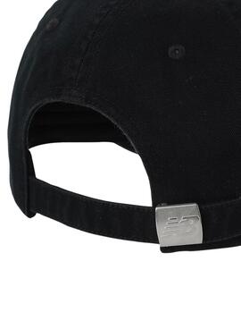 Mütze New Balance Basic Logo schwarz für Damen und Herren.