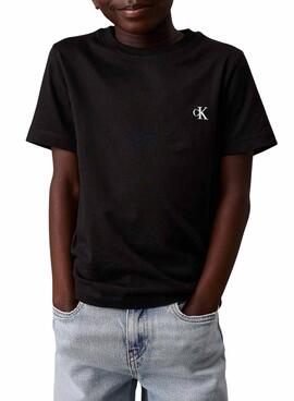 T-shirts Calvin Klein Color Block in Schwarz und Weiß.