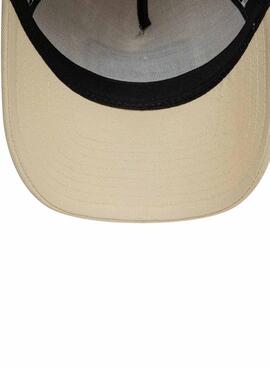 Kappe New Era Trucker Patch beige für Männer.