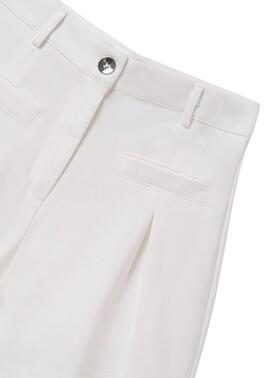 Kurze Hose Mayoral in weißem Romastoff für Mädchen.