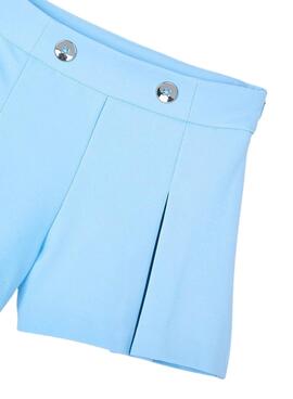 Kurze Hose Mayoral mit blauen Falten für Mädchen.