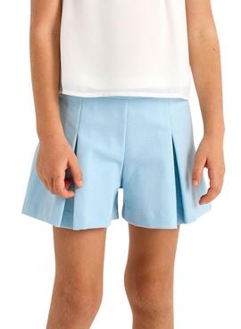 Kurze Hose Mayoral mit blauen Falten für Mädchen.