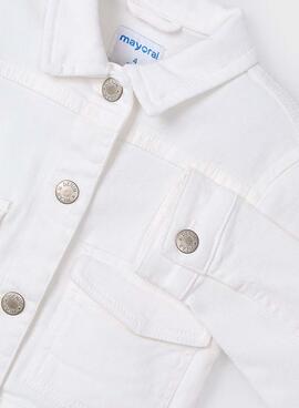 Weiße Mayoral-Sargjacke für Mädchen.