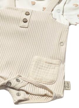 Strampler Mayoral in beige mit aufgesetzter Latzhose für Babys.