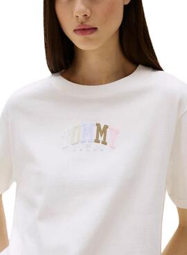 Tommy Jeans Varsity T-Shirt in Beige für Damen.