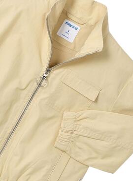 Gelbe Mehrfachtaschen-Mayoral-Jacke für Jungen.