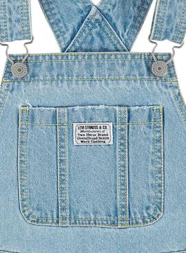 Kurzer Levis-Kinderjeanslatz für Mädchen.