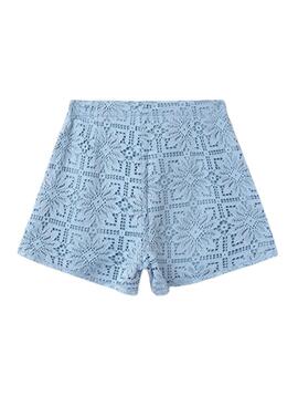 Kurze Hose von Mayoral mit blauem Spitzenbesatz für Mädchen.