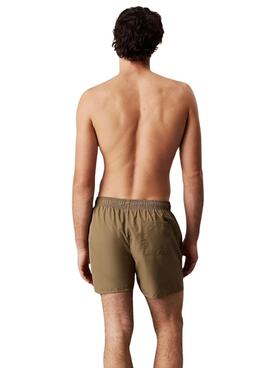 Badehose Calvin Klein Monogramm in Grün für Männer.