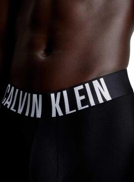 Pack 3 Calvin Klein enge Boxershorts in Schwarz und Weiß für Herren.