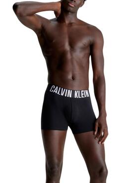Pack 3 Calvin Klein enge Boxershorts in Schwarz und Weiß für Herren.