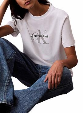 T-Shirt Calvin Klein Jeans Hero weiß für Damen.