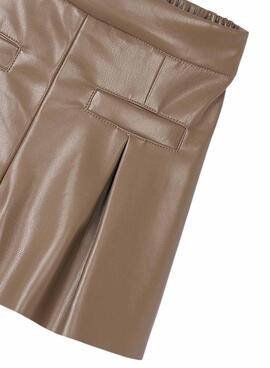 Kurze Hose Mayoral Kunstleder braun für Mädchen.