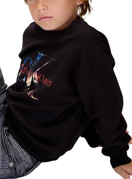 Sweatshirt Calvin Klein mit schwarzem Logo-Foto für Kinder.