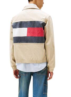 Jacke Tommy Jeans Essential Flag beige für Herren.