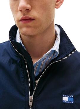 Tommy Jeans Essential Jacke in Marineblau, reguläre Passform für Herren.