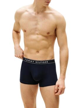 Dreierpack Tommy Hilfiger Trunk Boxershorts mit Marine-Logo für Männer.