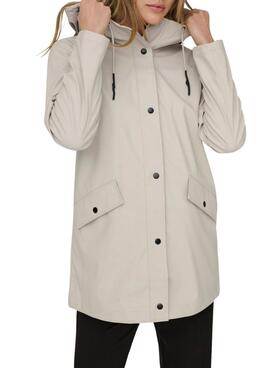 Regenmantel Only Elisa in Beige für Frauen.