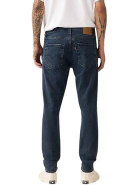 Jeans Levis Slim Taper 512 dunkle Denim für Herren.