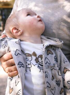 Mayoral Dreiteiliges Set mit Herzchen in Toastfarbe für Babys