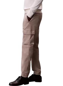 Hose Cargo Calvin Klein Jeans Elastic Twill in Vintage-Khaki für Herren.