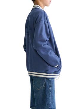 Blaue Jacke mit Reißverschluss für Jungen.