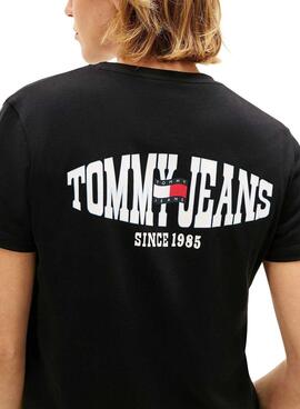 Tommy Jeans Wavy Flag T-Shirt schwarz für Damen.