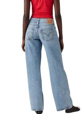 Jeans Levis Superlow Loose in hellblau für Damen.