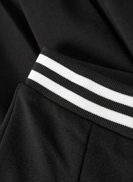 Schwarzer schwingender Rock von Name It mit elastischem Bund für Mädchen.