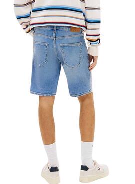 Bermuda Jeans von Tommy Jeans in mittlerer Waschung für Herren.