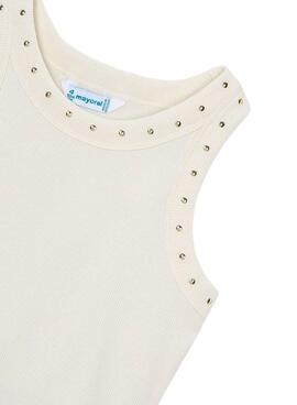 T-Shirt von Mayoral mit Nieten in gebrochenem Weiß für Mädchen.